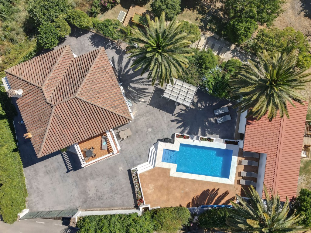 Detached villa at Coín with 3 self-contained apartments and pool